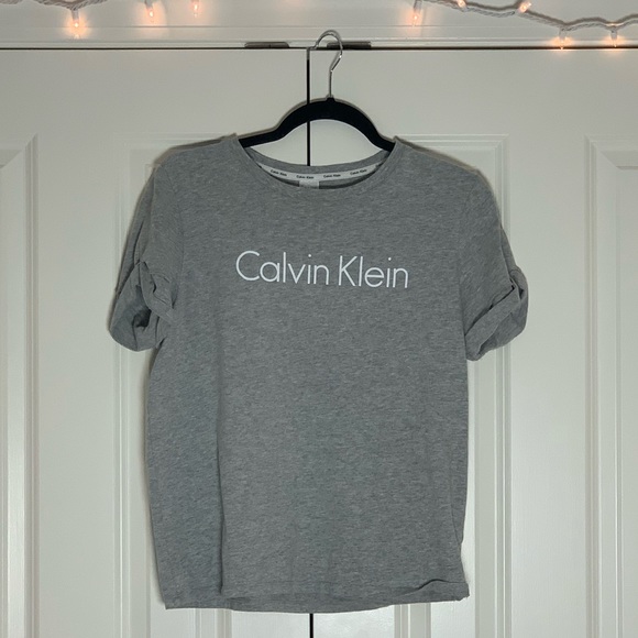 Calvin Klein Tops - Calvin Klein Logo Crewneck T-Shirt